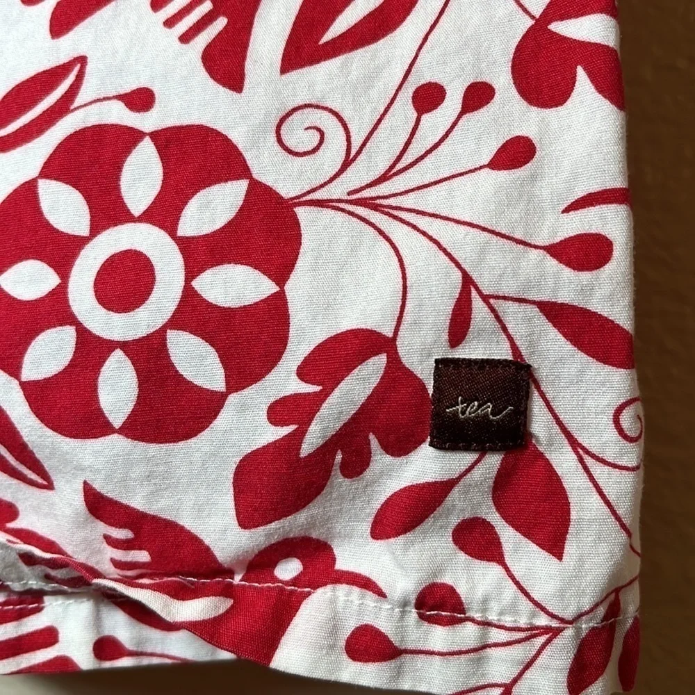 𝅺TEA Collection Red White Floral Birds Short Sleeve Dress
